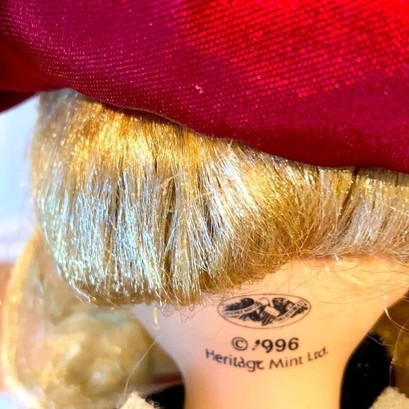 Heritage mint 1996 Porcelain doll 18 inches - Picture 7 of 8